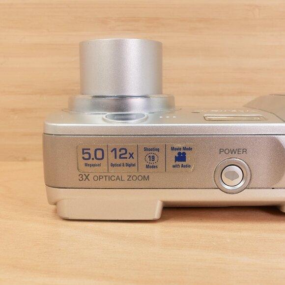 Olympus Camedia D-595 Zoom / 5MP Digital Camera / Silver - Picture 4 of 8